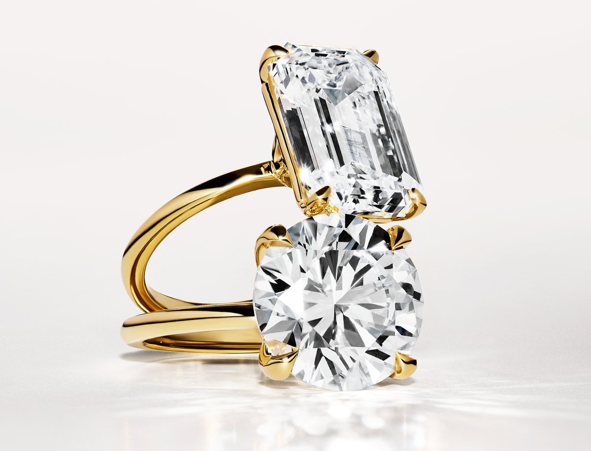 Meet with our diamond experts to find the perfect last-minute gifts featuring VRAI created diamonds.